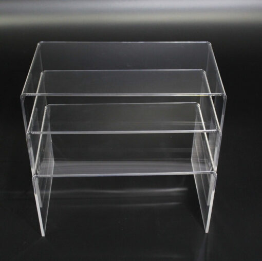 Trio de tables gigognes en plexiglas transparent